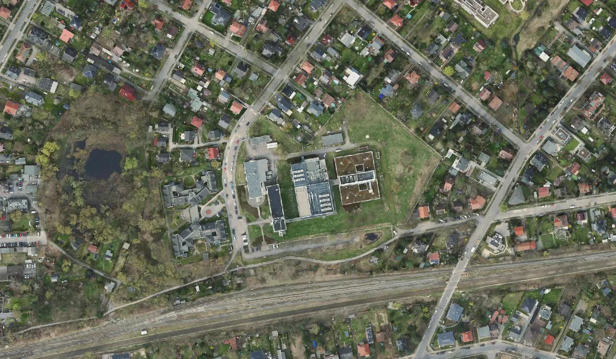 Luftbild des Rechenzentrums Penta Infra BER01 im Osten Berlins mit Umgebung