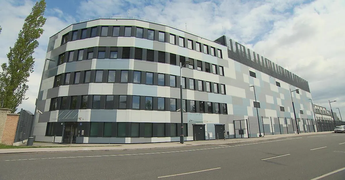 Gebäude des Rechenzentrums Digital Realty in Wien-Floridsdorf, von der Straße aus gesehen